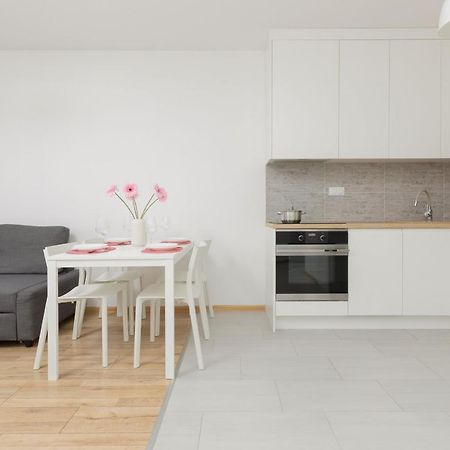Warsaw Ulrychów Apartment with Parking by Renters Exterior foto