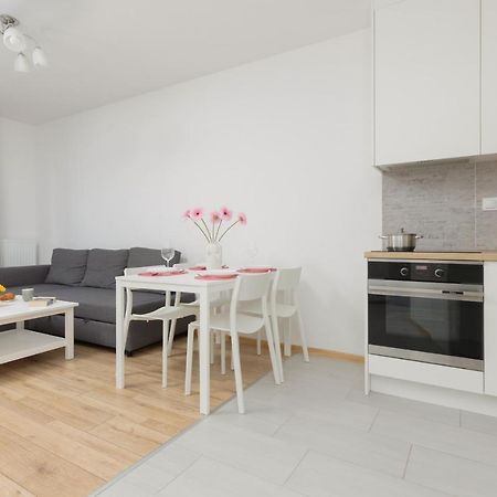 Warsaw Ulrychów Apartment with Parking by Renters Exterior foto