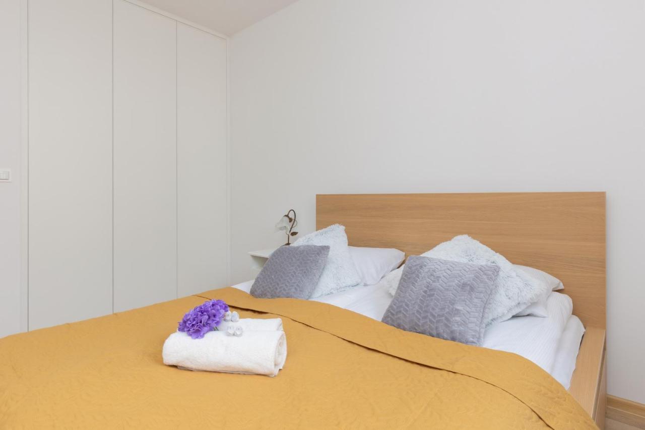 Warsaw Ulrychów Apartment with Parking by Renters Exterior foto
