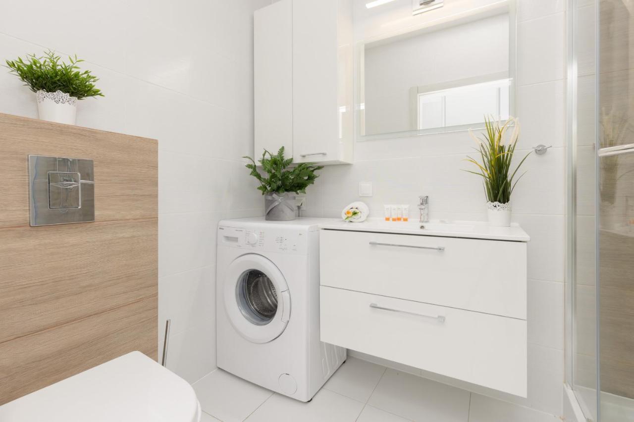 Warsaw Ulrychów Apartment with Parking by Renters Exterior foto