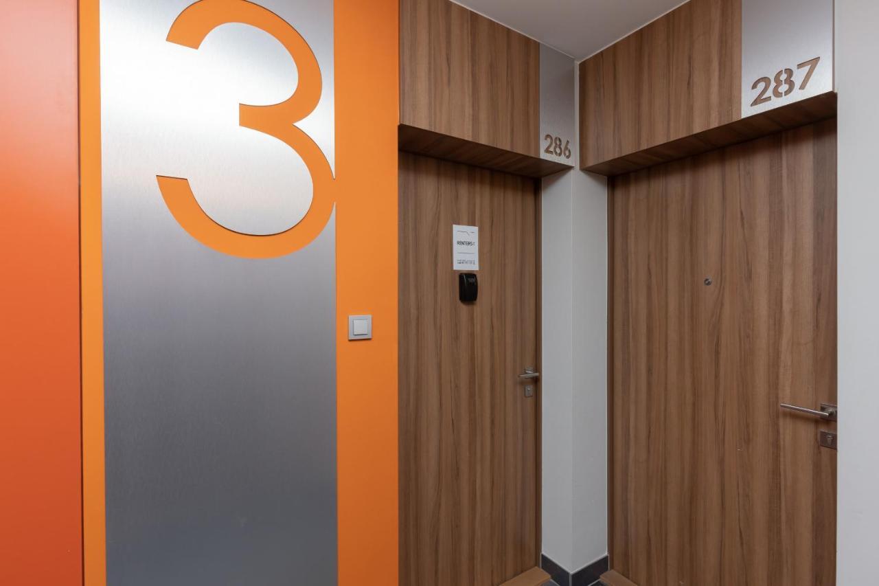 Warsaw Ulrychów Apartment with Parking by Renters Exterior foto